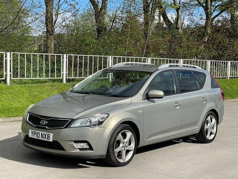 Used Kia Ceed 2010 Silver Hatchback