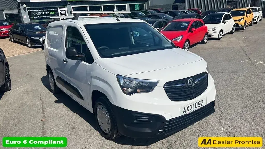 Used Vauxhall Combo 100 HP (73 kW) 2022 White MPV