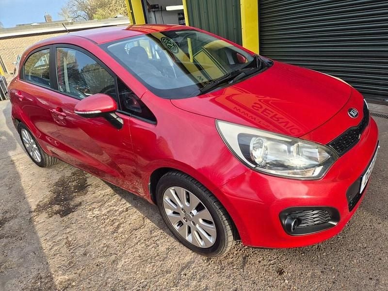 Used Kia Rio 75 HP (55 kW) 2013 Red Hatchback