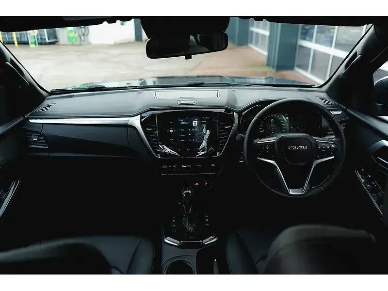 New Isuzu D-Max 2025 Grey Pickup