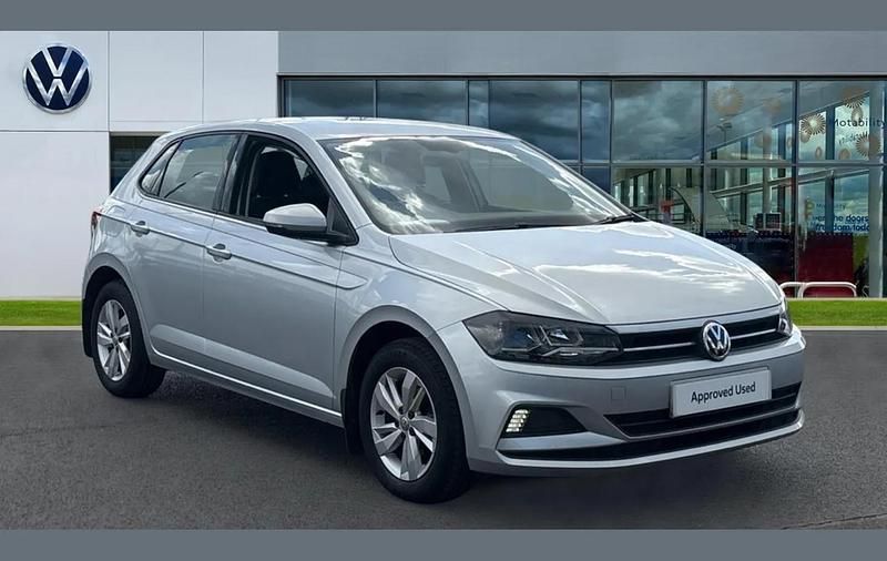 Used VW Polo SE 95 HP (69 kW) 2018 Reflex silver Hatchback