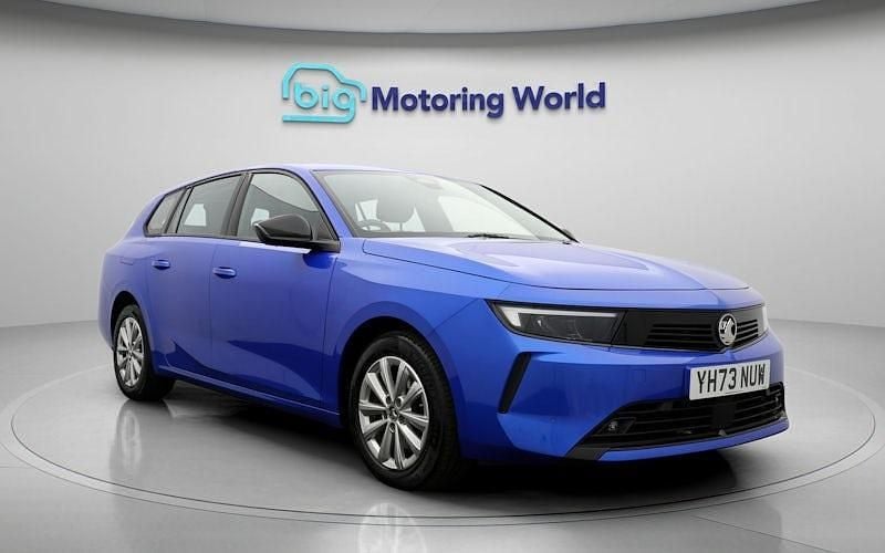 Second-hand Vauxhall Astra Design Edition 131 CP (96 kW) 2024 Albastru Break
