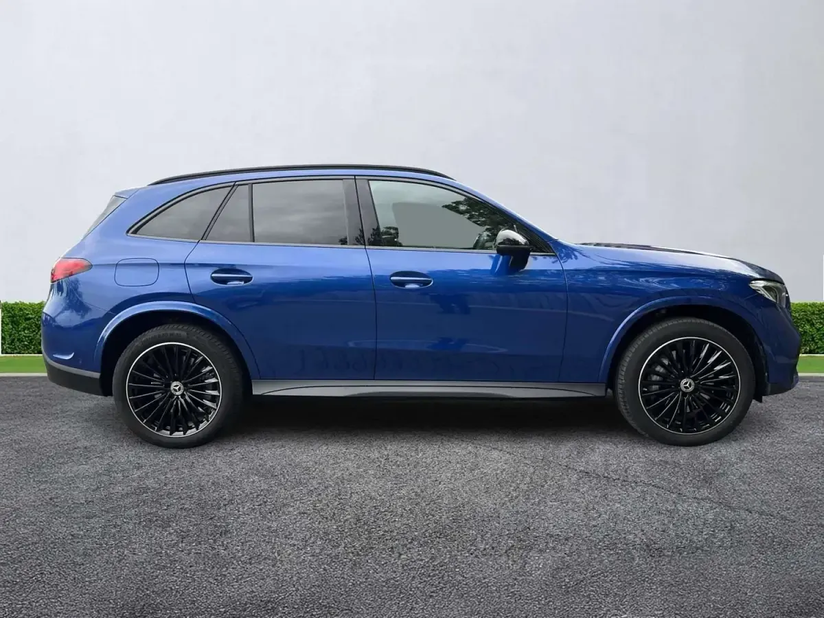 Używany Mercedes GLC300e Urban 2025 Niebieski Kombi