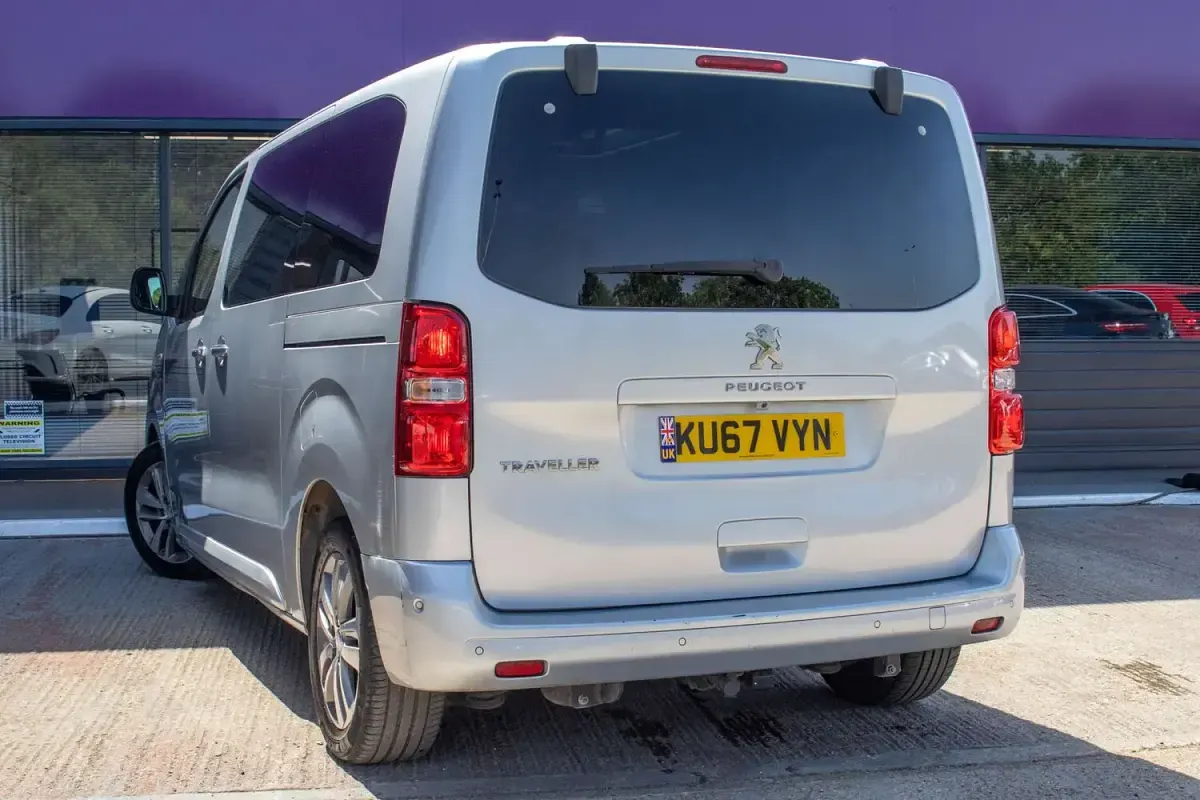 Used Peugeot Traveller Allure 180 HP (132 kW) 2017 Silver MPV