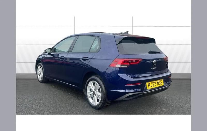 Used VW Golf VIII Life 131 HP (96 kW) 2023 Blue Hatchback
