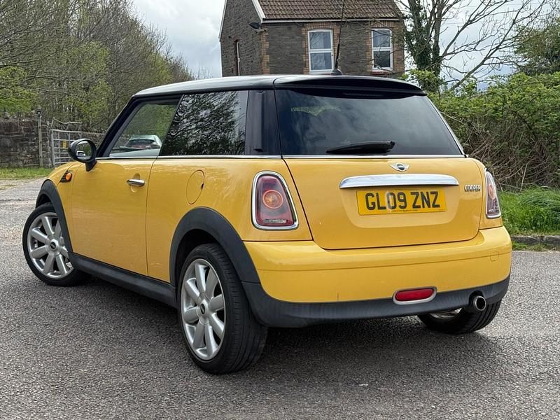 Begagnad Mini Cooper Hatch 2009 Gul Halvkombi