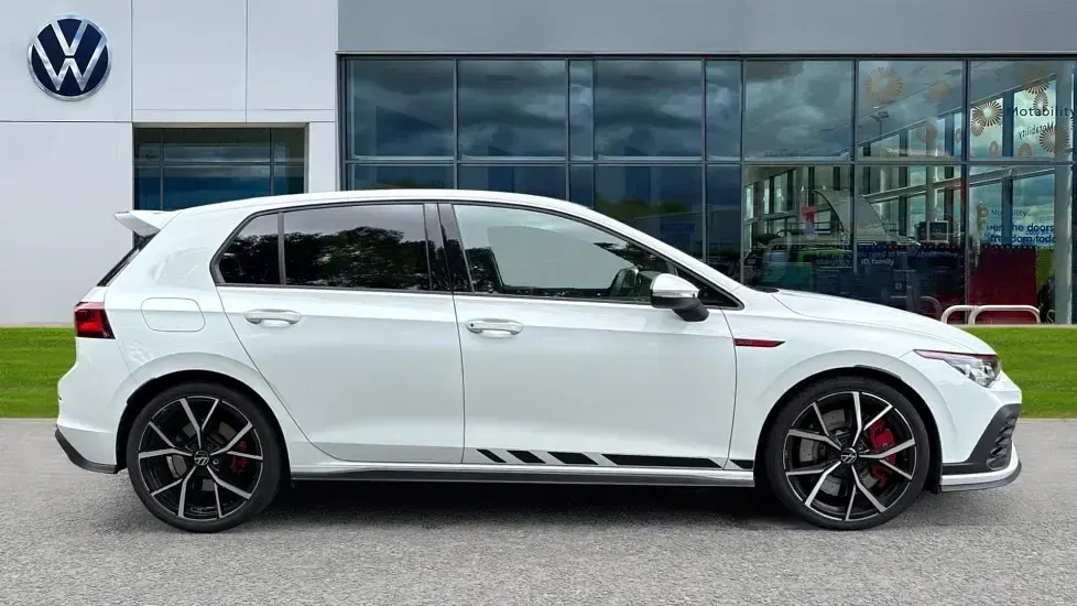 Used VW Golf VIII GTI Clubsport 300 HP (220 kW) 2023 Pure white Hatchback