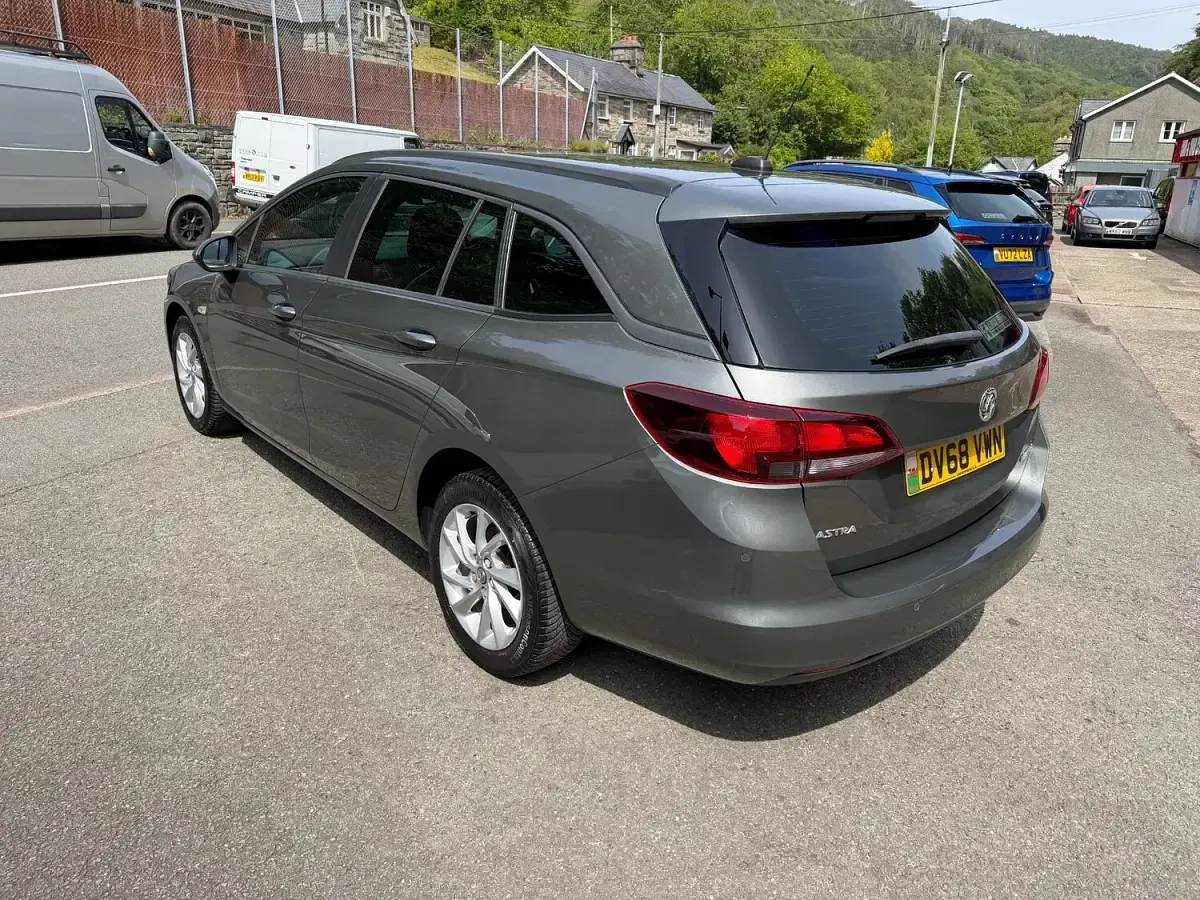 Used Vauxhall Astra 110 HP (80 kW) 2019 Grey Estate
