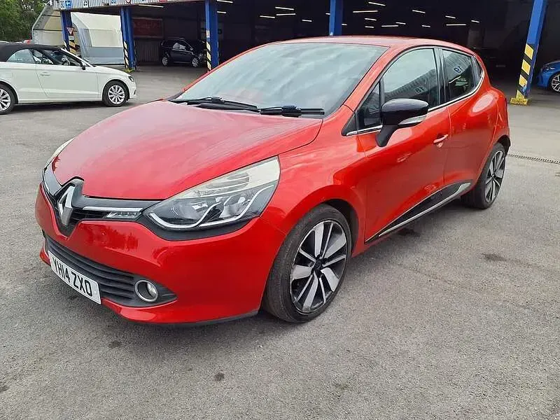 Used Renault Clio Dynamique 90 HP (66 kW) 2014 Red Hatchback