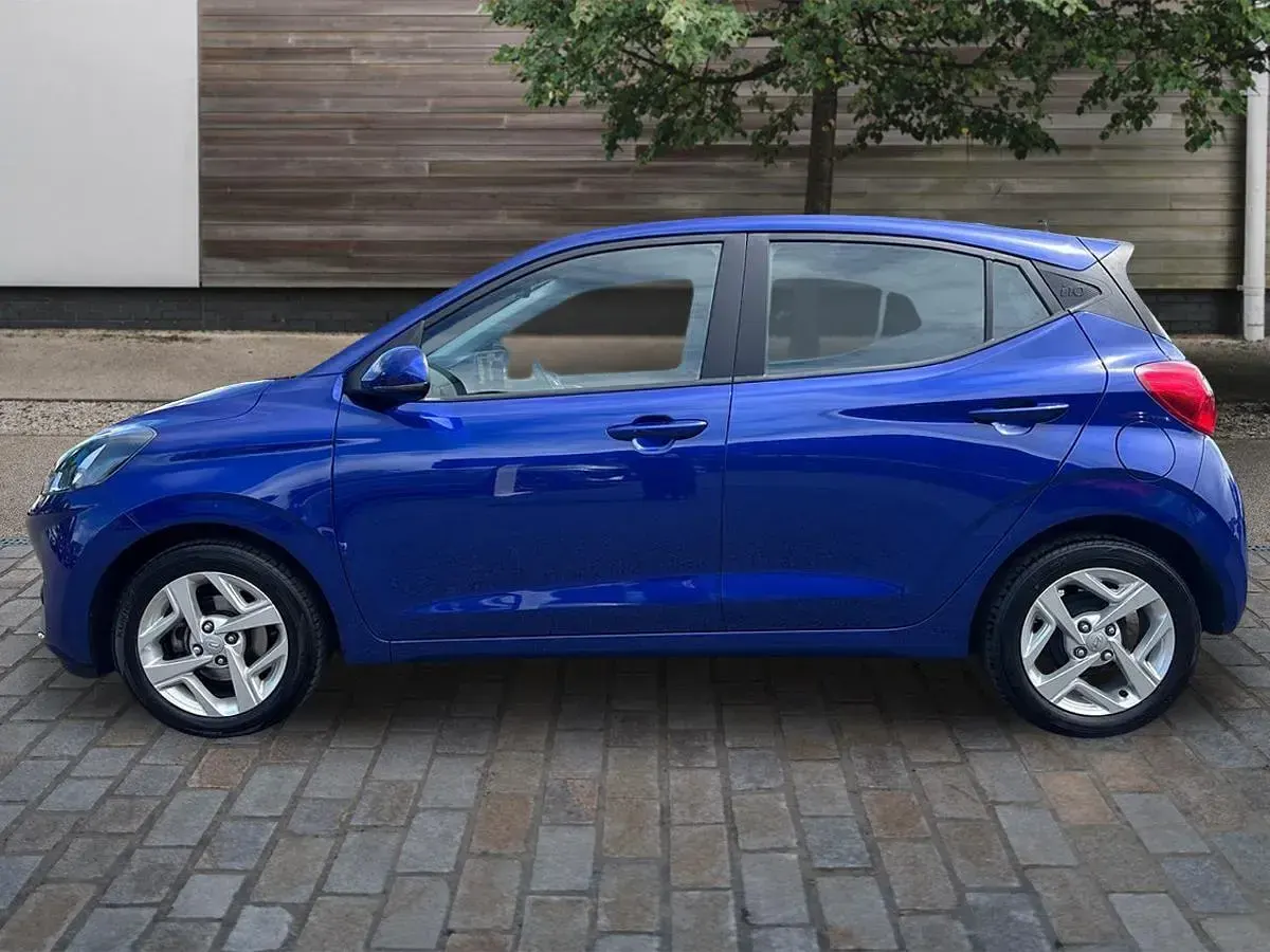 Used Hyundai i10 SE 84 HP (61 kW) 2023 Blue Hatchback