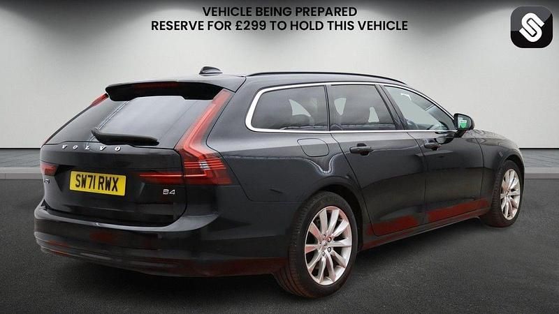 Used Volvo V90 Momentum 197 HP (144 kW) 2021 Onyx black Estate
