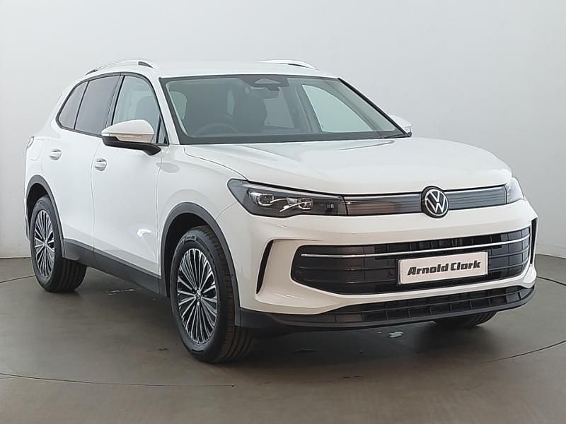 White New 2025 VW Tiguan Match SUV | £33,498 (Good price) - Image 1/4