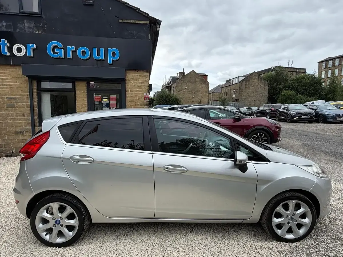 Used Ford Fiesta Zetec 2011 Silver Hatchback