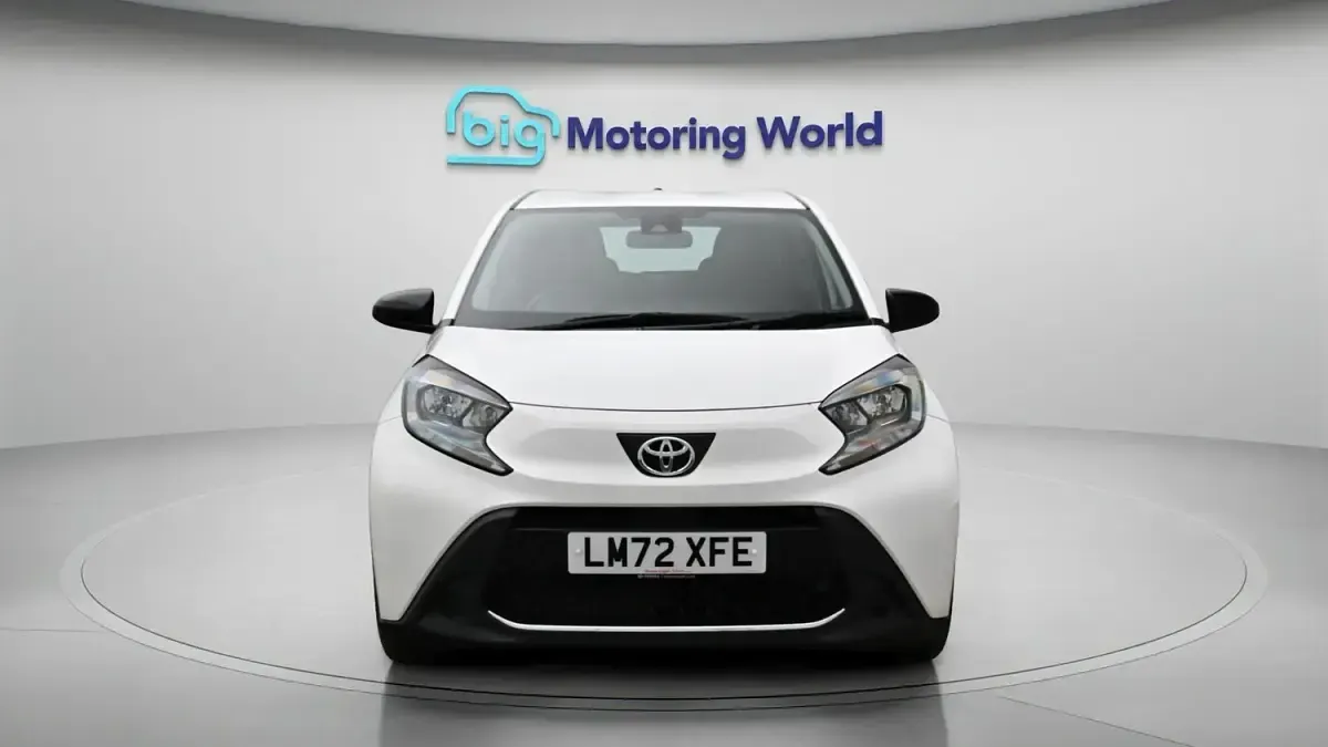 Usado Toyota Aygo X PURE 72 CV (52 kW) 2022 Blanco SUV