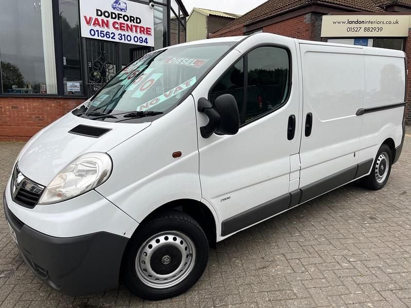 Usado Vauxhall Vivaro 115 HP (84 kW) 2013 Branco Monovolume
