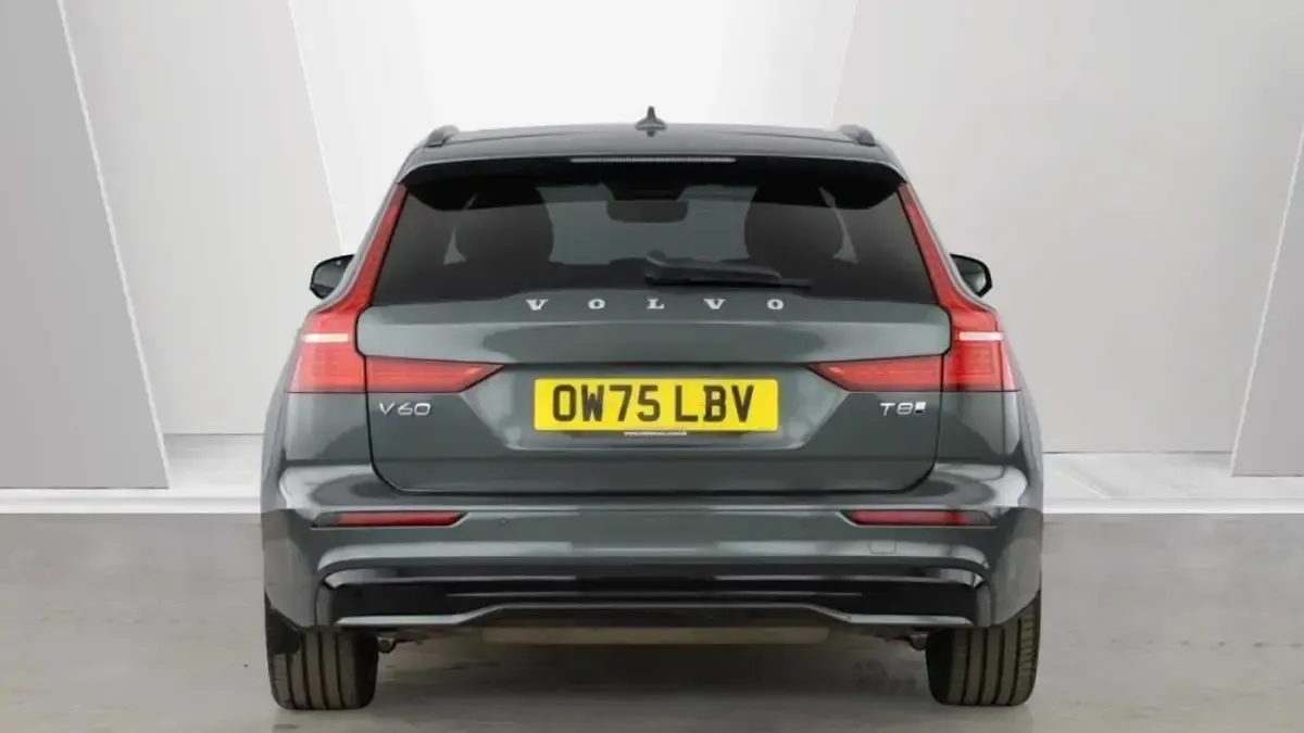Used Volvo V60 Ultra 449 HP (330 kW) 2025 Green Estate