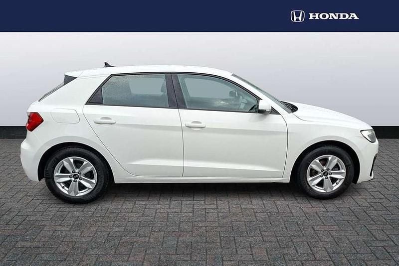 Used Audi A1 Design 94 HP (69 kW) 2023 White SUV