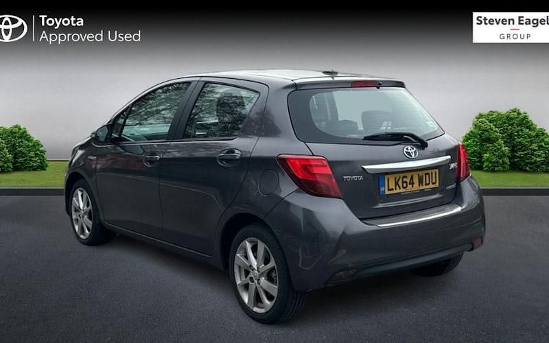 Used Toyota Yaris Hybrid 101 HP (74 kW) 2016 Hatchback