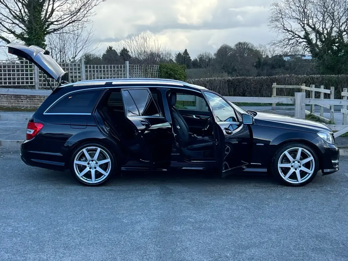 Usado Mercedes C180 2012 Preto Carrinha