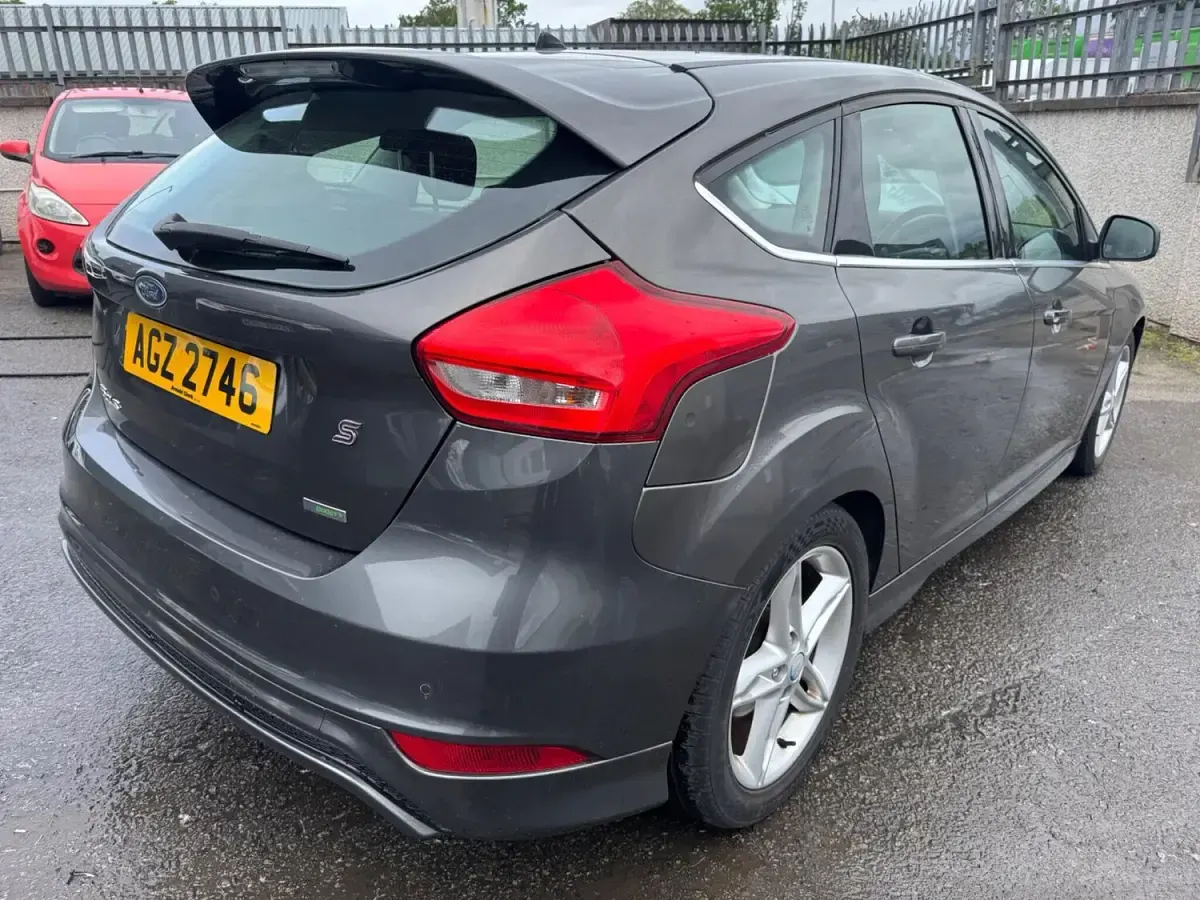 Used Ford Focus Zetec 125 HP (91 kW) 2016 Grey Hatchback