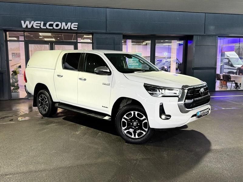 Used Toyota HiLux 150 HP (110 kW) 2023 White Pickup