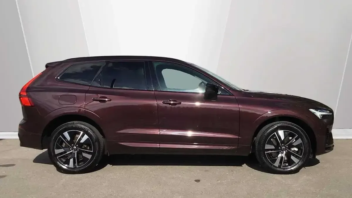 Used Volvo XC60 Plus 345 HP (253 kW) 2025 Red SUV