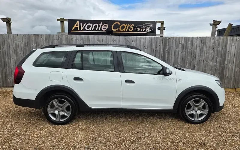 Used Dacia Logan MCV Comfort 95 HP (69 kW) 2019 White Estate