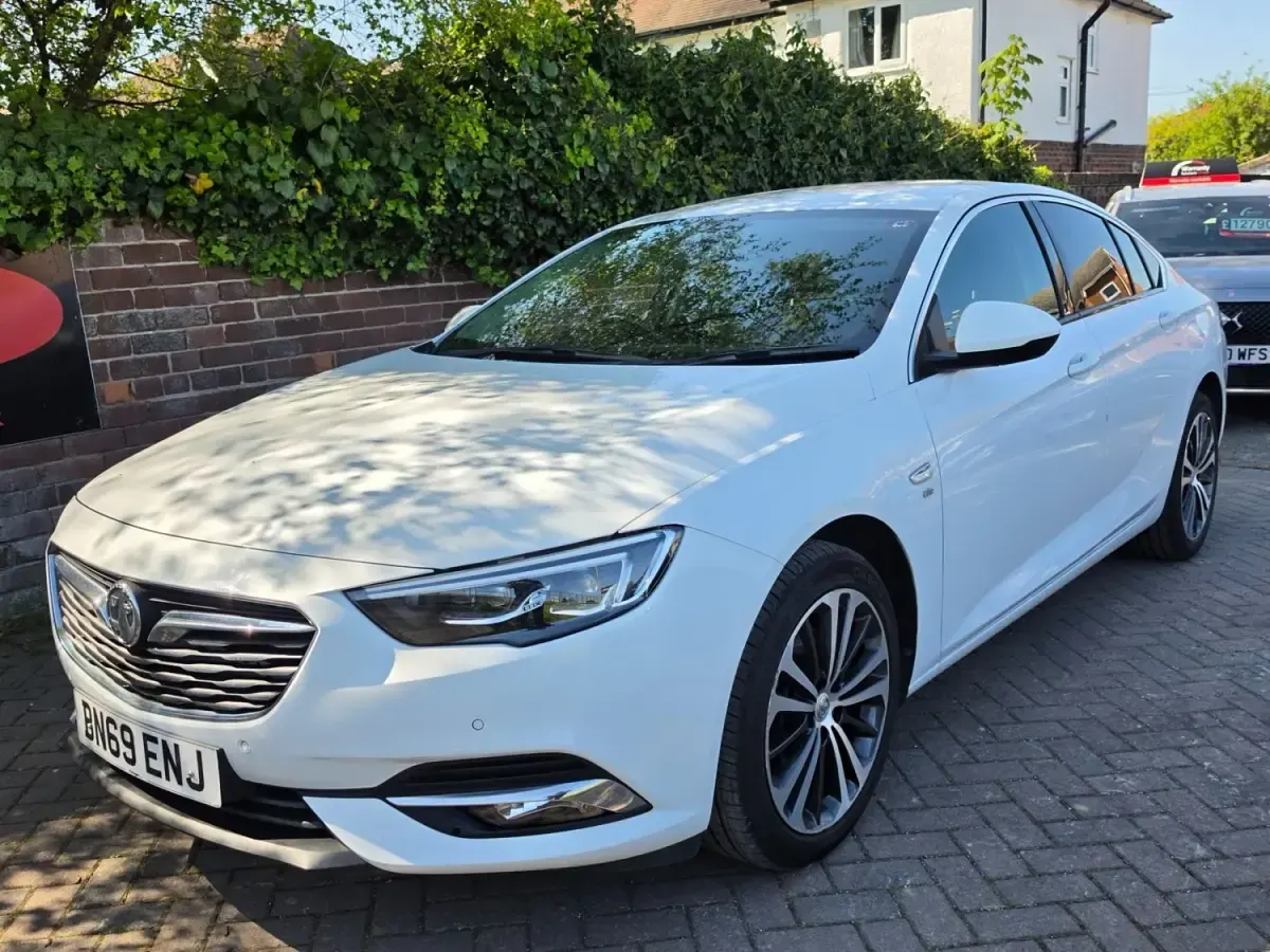 Używany Vauxhall Insignia Elite 170 KM (125 kW) 2019 Biały Hatchback