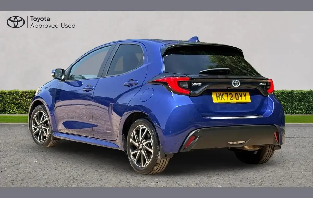 Used Toyota Yaris Design 113 HP (83 kW) 2023 Blue Hatchback