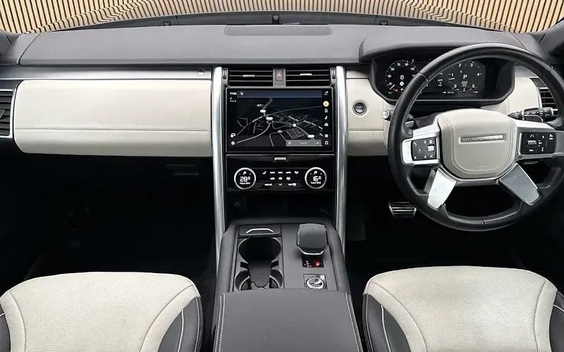 Used Land Rover Discovery HSE Dynamic 300 HP (220 kW) 2023 Black SUV