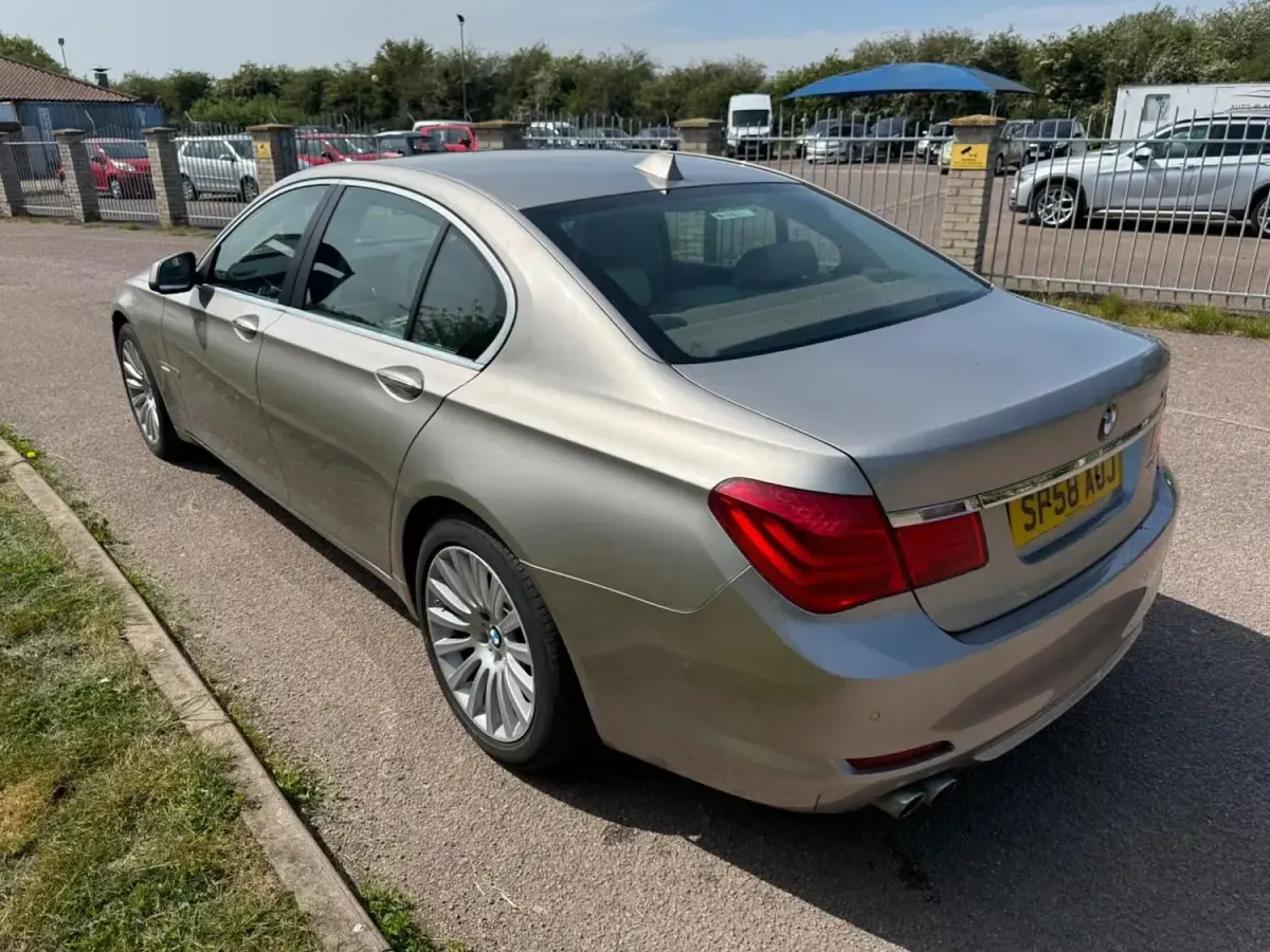 Begagnad BMW 730 2008 Silver Sedan