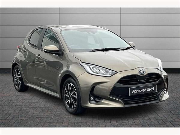Used 2022 Toyota Yaris Design Hatchback | £16,995 (Fair price) - Image 1/2