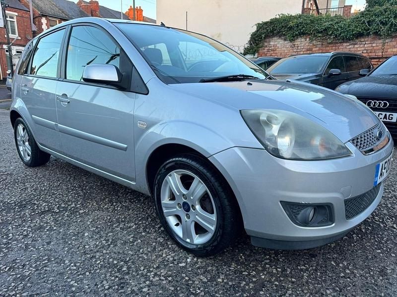 Silver Used 2008 Ford Fiesta Zetec Hatchback | £1,695 (Good price) - Image 1/4