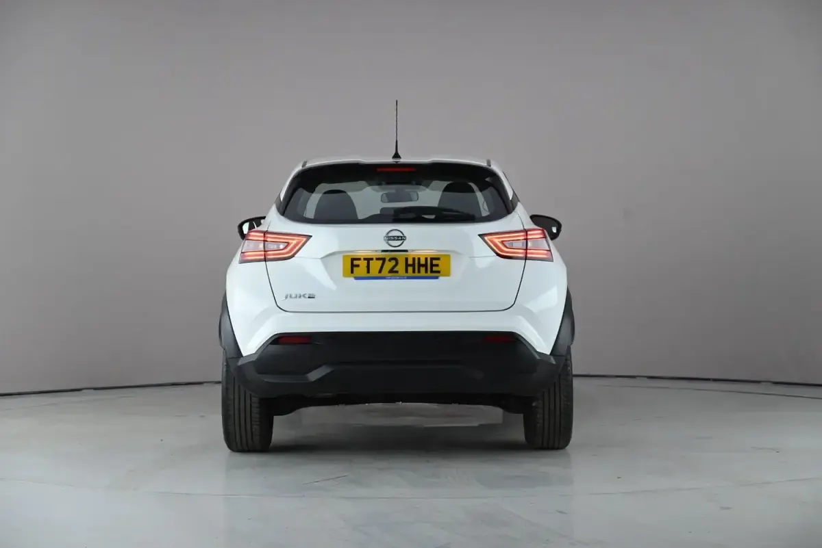 Używany Nissan Juke Acenta 114 KM (83 kW) 2023 Biały SUV