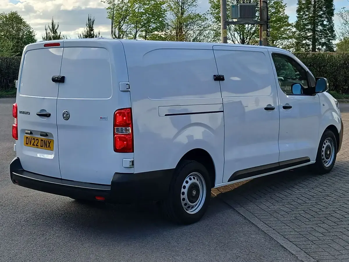 Used Vauxhall Vivaro S 100 HP (73 kW) 2022 White MPV
