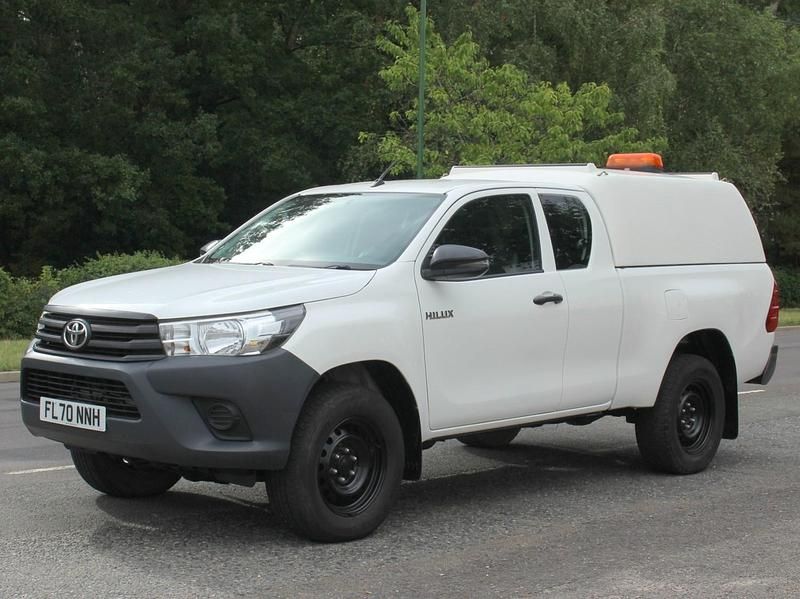 White Used 2020 Toyota HiLux Active Pickup | £15,450 (Good price) - Image 1/4