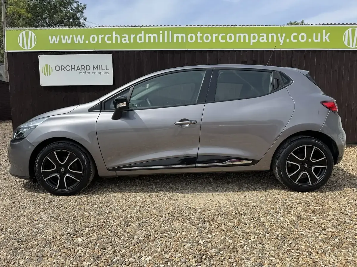 Used Renault Clio Dynamique 90 HP (66 kW) 2014 Grey Hatchback
