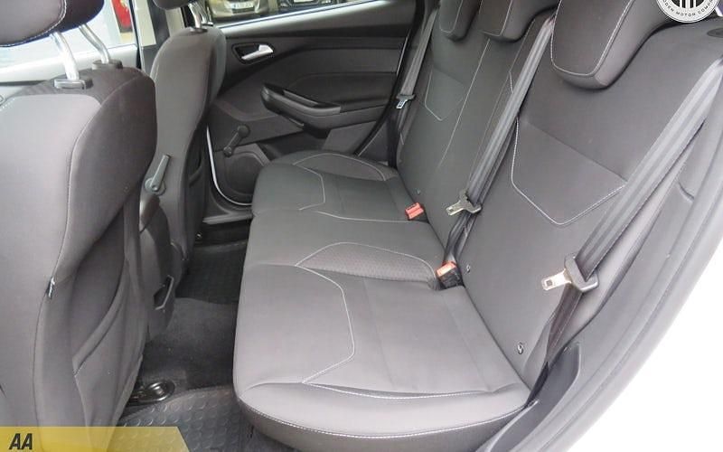 Used Ford Focus Zetec 120 HP (88 kW) 2017 White Estate