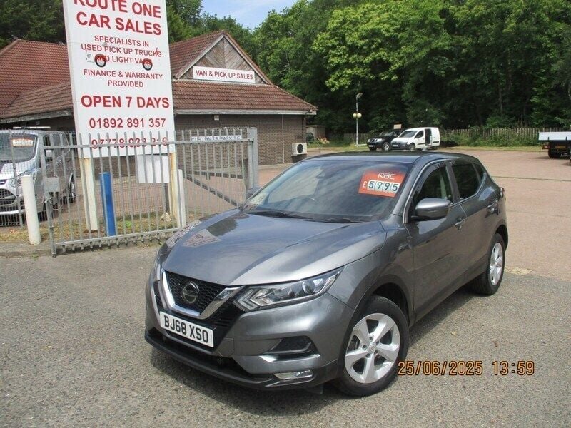 Grey Used 2018 Nissan Qashqai Acenta Premium SUV | £5,995 (Good price) - Image 1/4