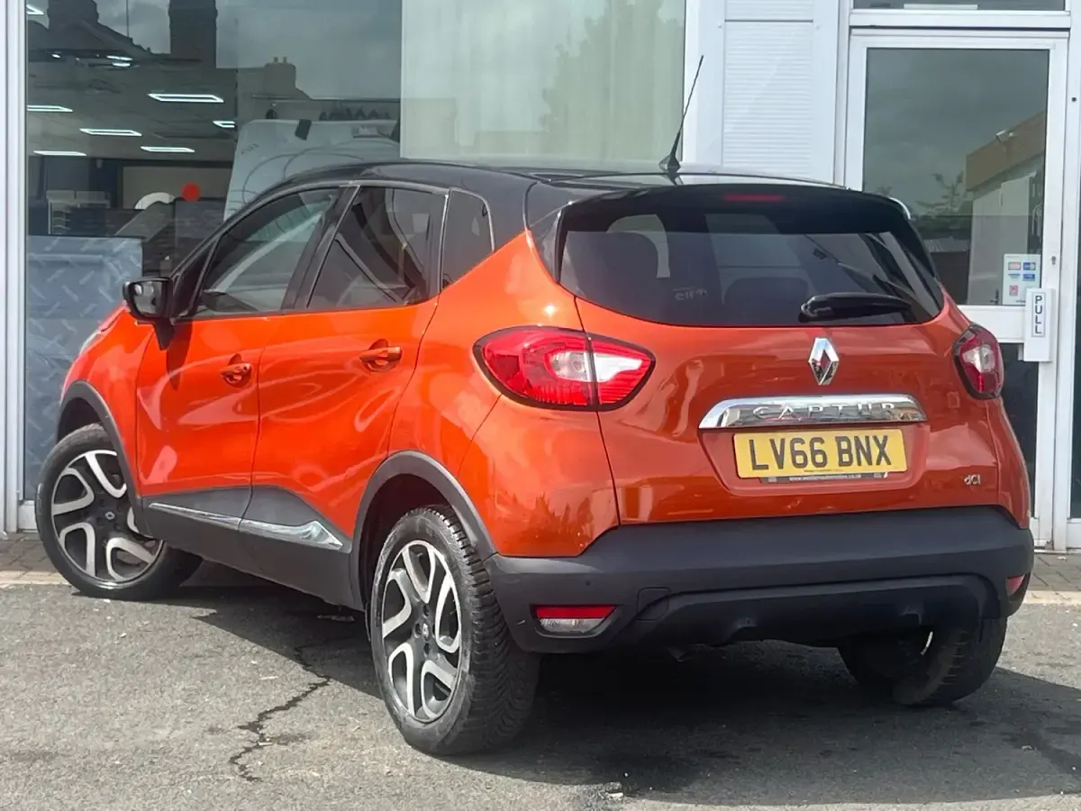 Used Renault Captur Dynamique 90 HP (66 kW) 2016 Orangeblack SUV
