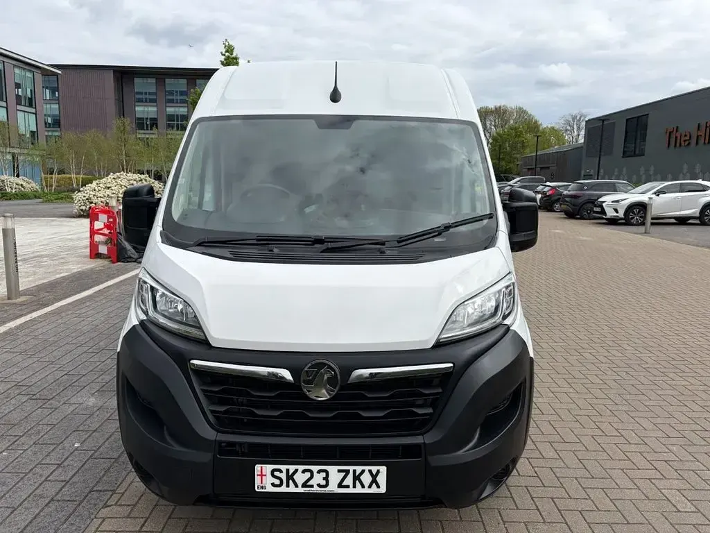 Used Vauxhall Movano S 140 HP (102 kW) 2023 White