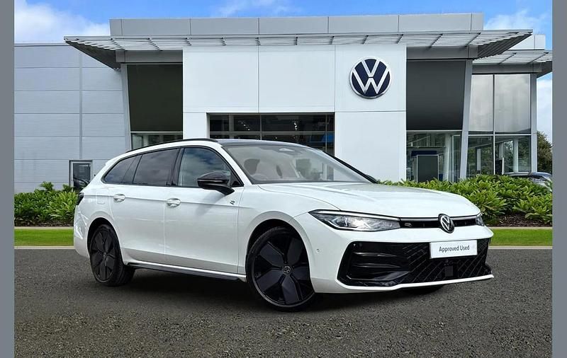 Used VW Passat R-line 148 HP (108 kW) 2025 White Estate