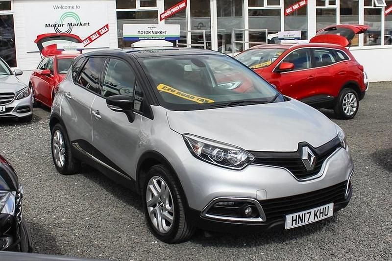 Used Renault Captur Dynamique 90 HP (66 kW) 2017 Silver/black SUV