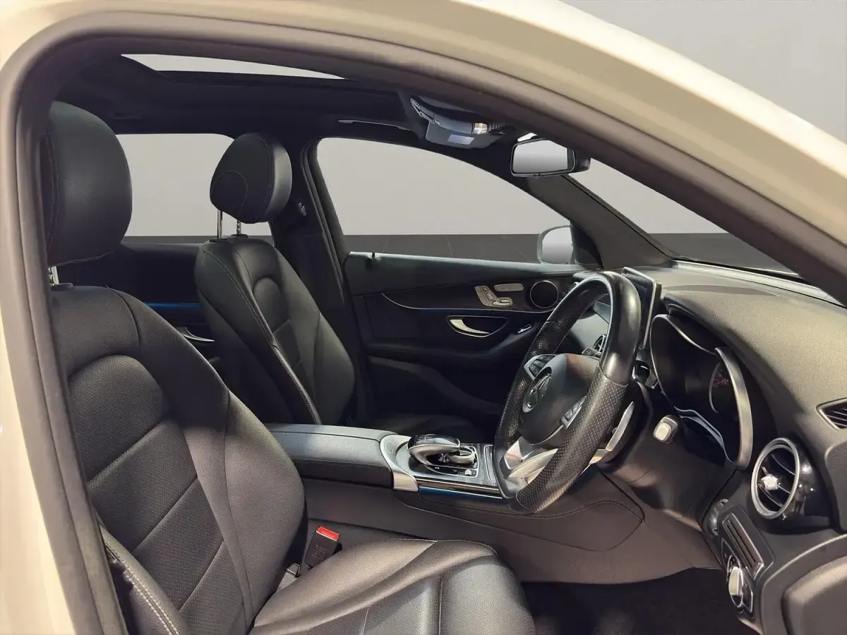 Used Mercedes GLC250 AMG Line Premium 204 HP (150 kW) 2016 White SUV