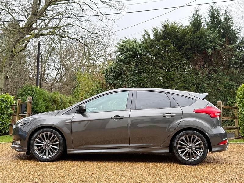Used Ford Focus ST-Line 140 HP (102 kW) 2018 Grey Hatchback