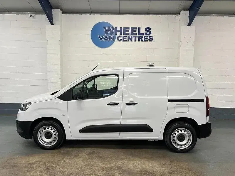 Used Toyota Proace Active 120 HP (88 kW) 2023 White MPV