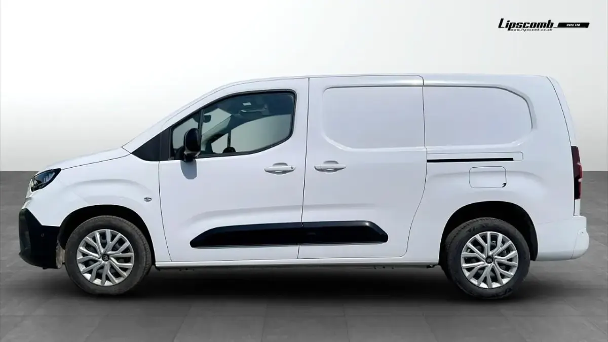 Used Fiat Doblò S 101 HP (74 kW) 2024 White MPV