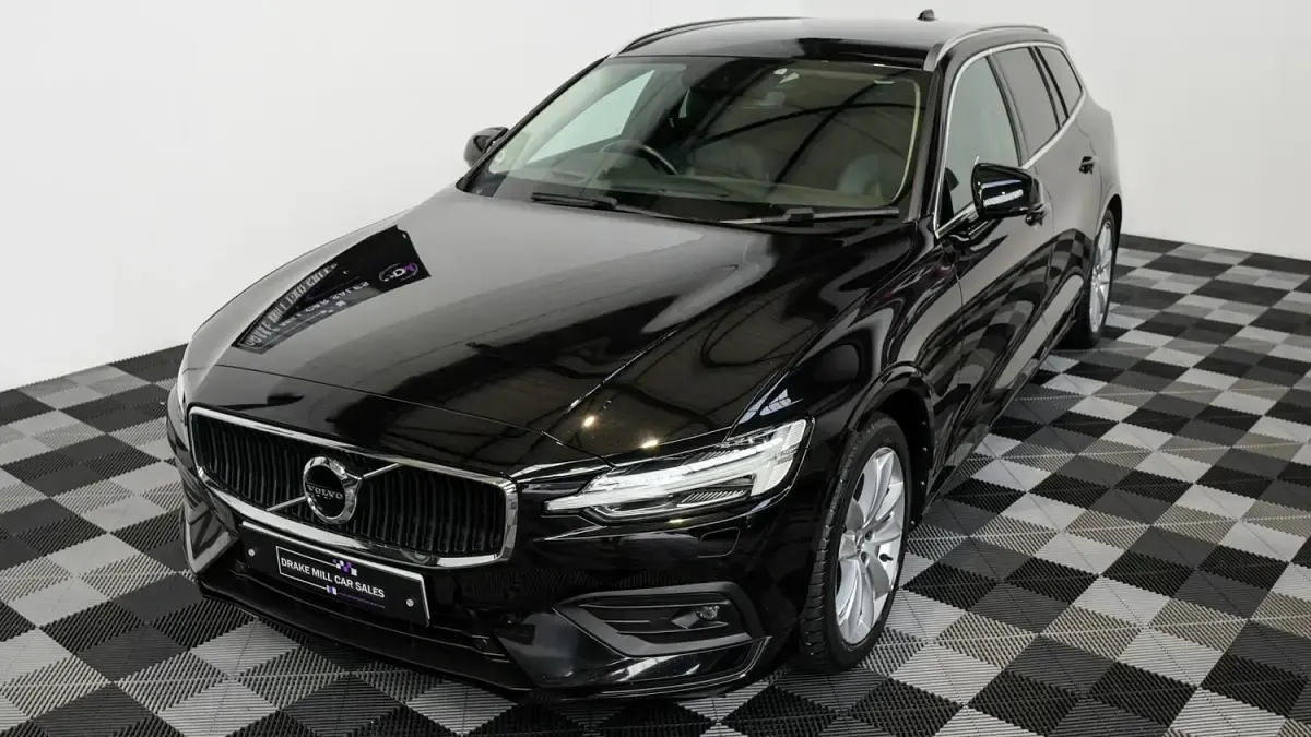 Used Volvo V60 Momentum 150 HP (110 kW) 2019 Black Estate