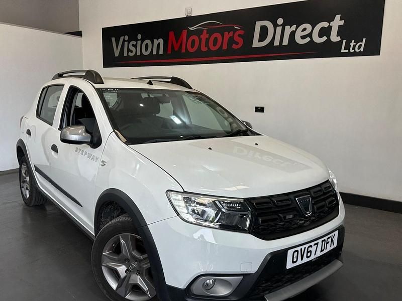 White Used 2017 Dacia Sandero Lauréate Hatchback | £6,480 (Fair price) - Image 1/4