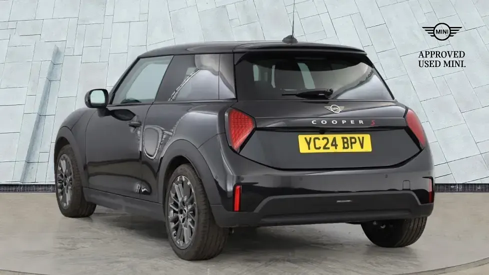 Used Mini Cooper S Hatch 201 HP (147 kW) 2024 Black Hatchback